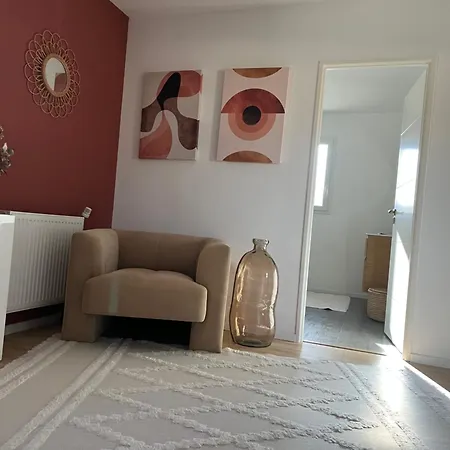 Location D Un Etage D Maison Bed and Breakfast Savigne-l'Eveque